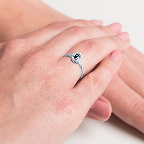 Pierścionek zaręczynowy SAVICKI: białe złoto, niebieski szafir